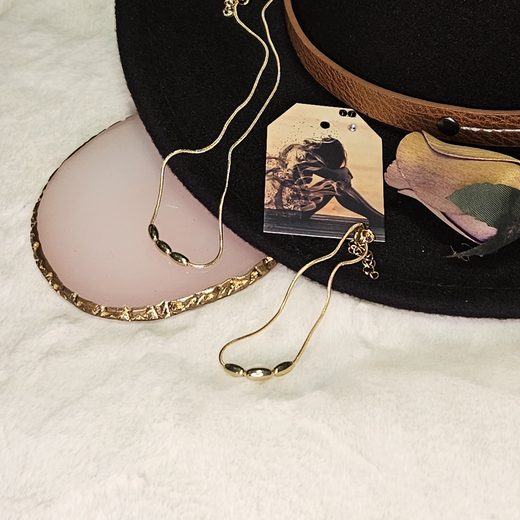 18k Gold Past, Present & Future Necklace And Bracelet Set.